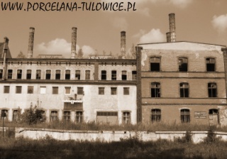 https://www.porcelana-tulowice.pl/pliki/pict/fabryka%20sepia.jpg